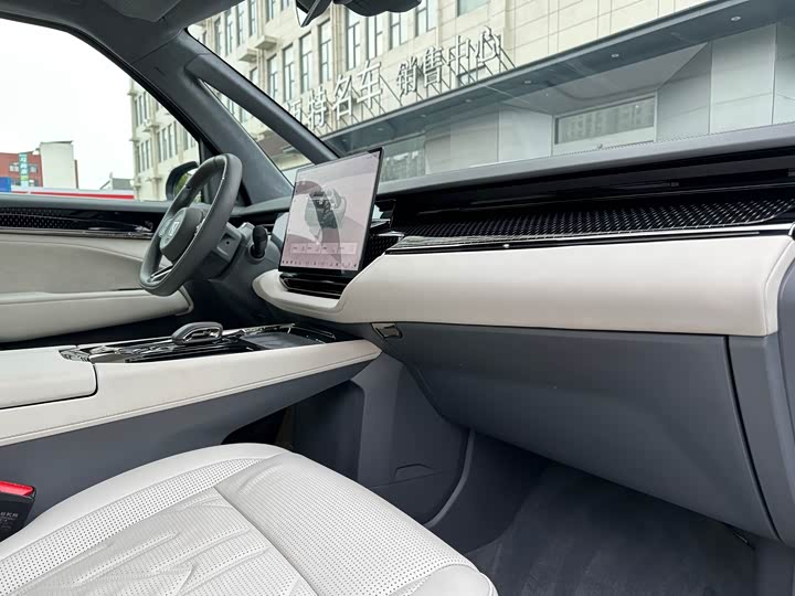 Фото 10 - Zeekr 009