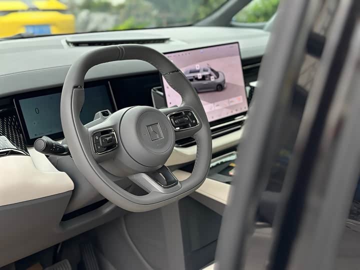 Фото 14 - Zeekr 009