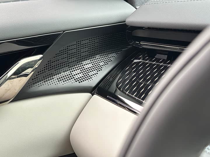 Фото 15 - Zeekr 009