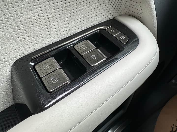 Фото 17 - Zeekr 009