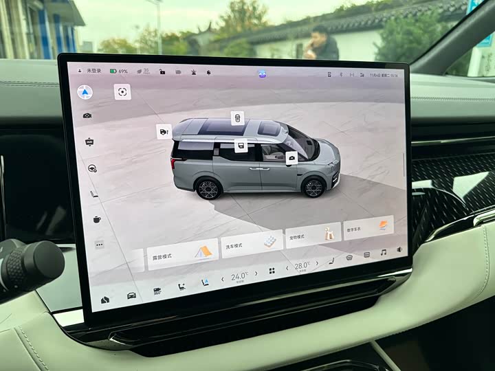 Фото 19 - Zeekr 009