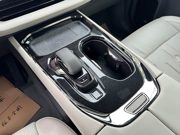 Фото 20 - Zeekr 009