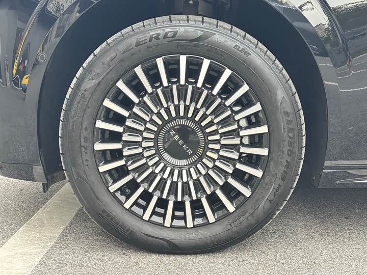 Фото 7 - Zeekr 009