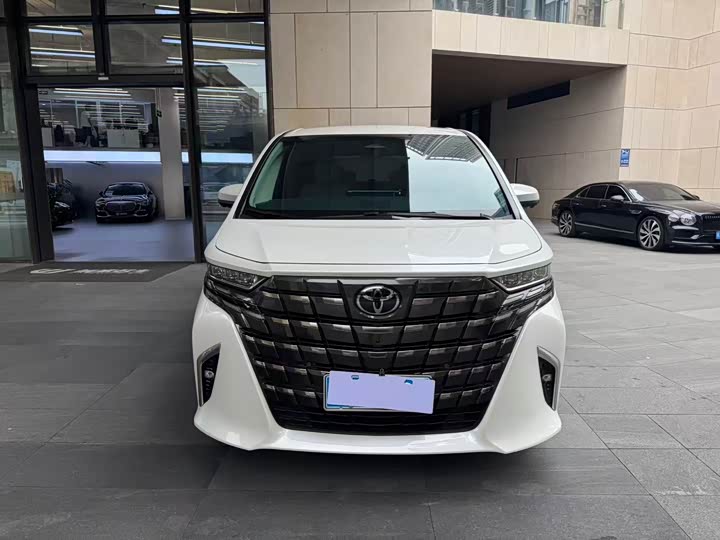 Фото 2 - Toyota Alphard