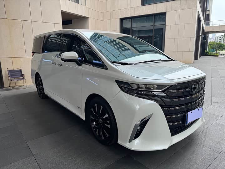 Фото 3 - Toyota Alphard