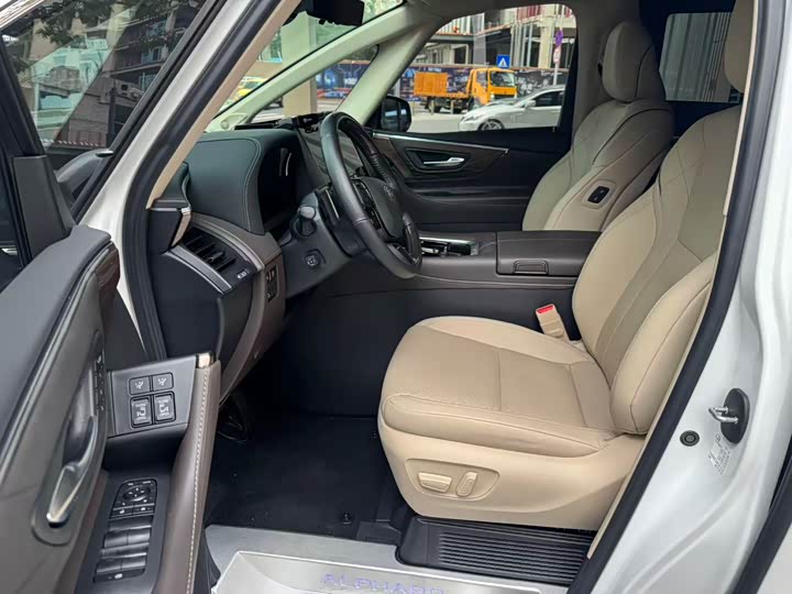 Фото 4 - Toyota Alphard