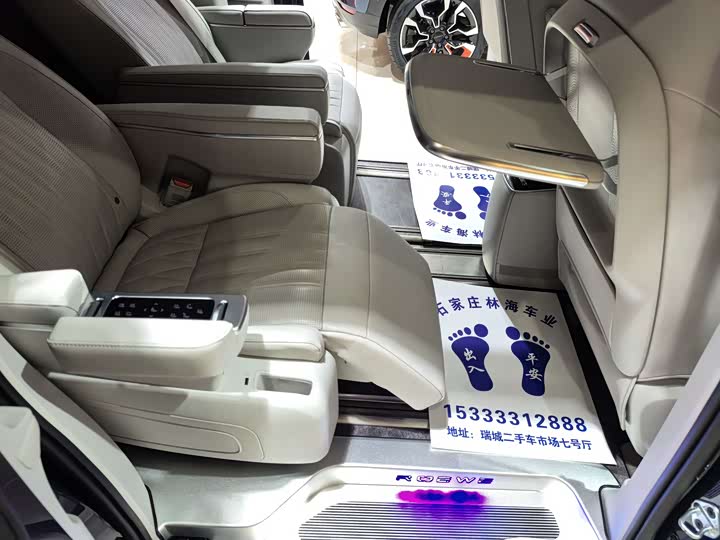 Фото 14 - Roewe iMax 8