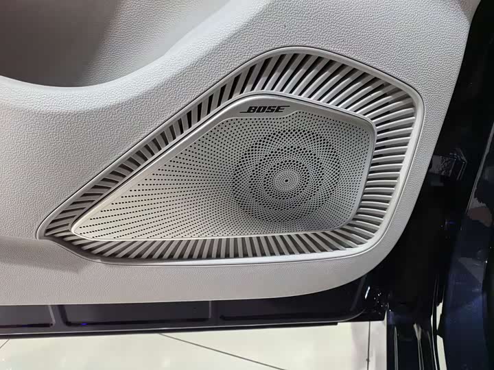 Фото 5 - Roewe iMax 8