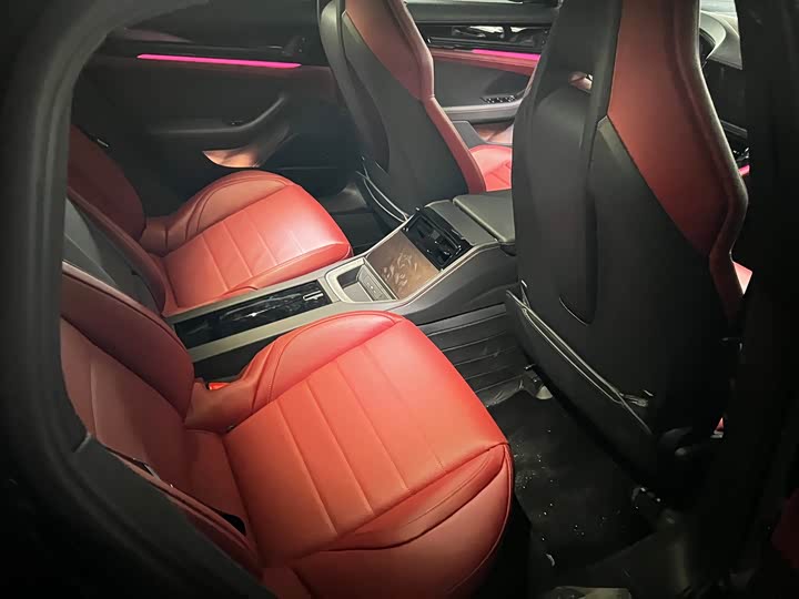 Фото 18 - Porsche Panamera