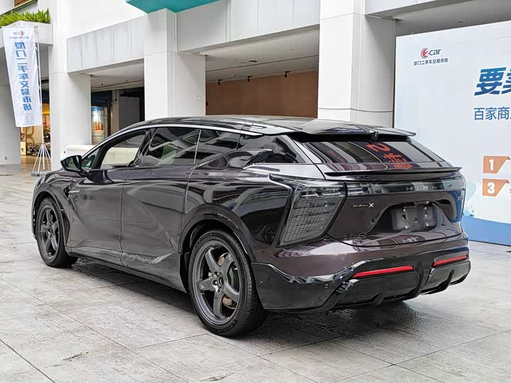 Фото 11 - HiPhi X