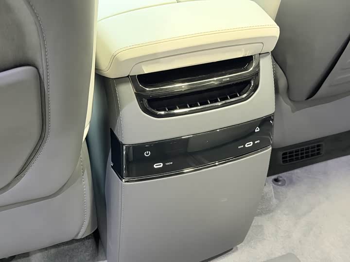 Фото 11 - Zeekr 009