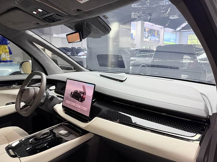 Фото 12 - Zeekr 009