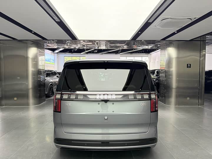 Фото 16 - Zeekr 009