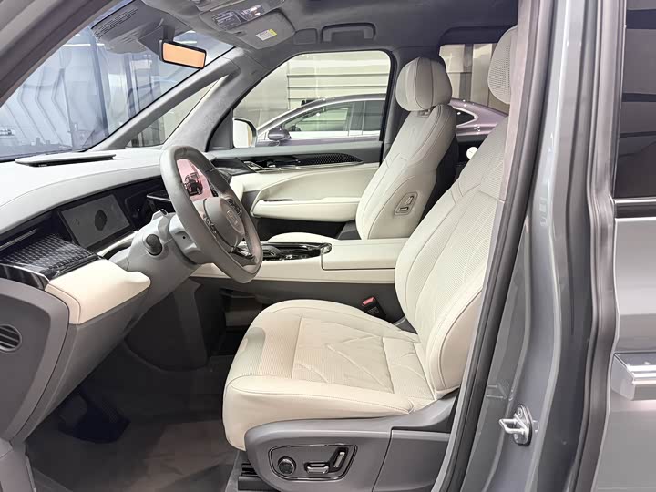 Фото 5 - Zeekr 009