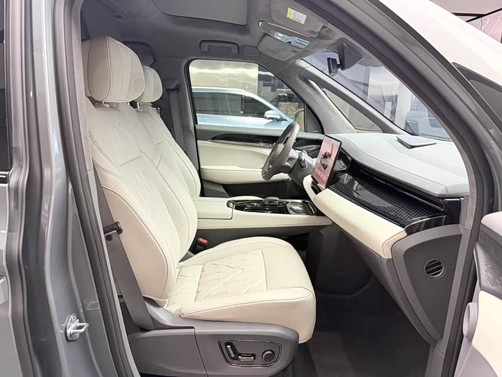 Фото 7 - Zeekr 009