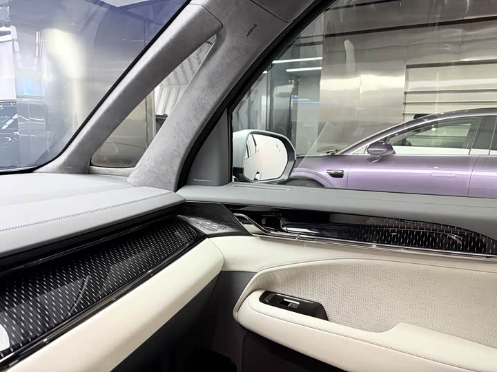 Фото 9 - Zeekr 009