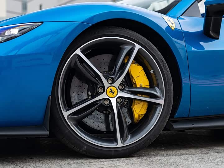 Фото 8 - Ferrari 296