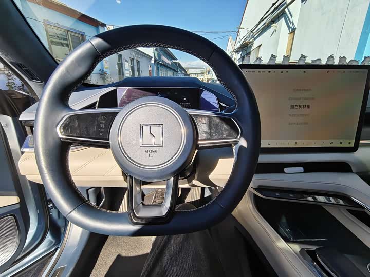 Фото 10 - Zeekr 001