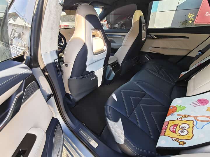 Фото 11 - Zeekr 001