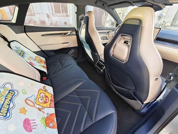 Фото 12 - Zeekr 001