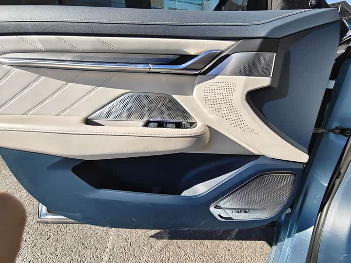 Фото 14 - Zeekr 001