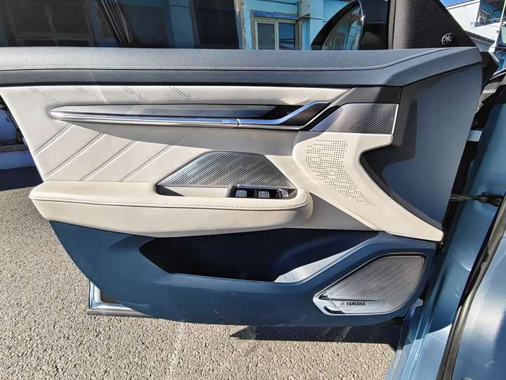 Фото 15 - Zeekr 001