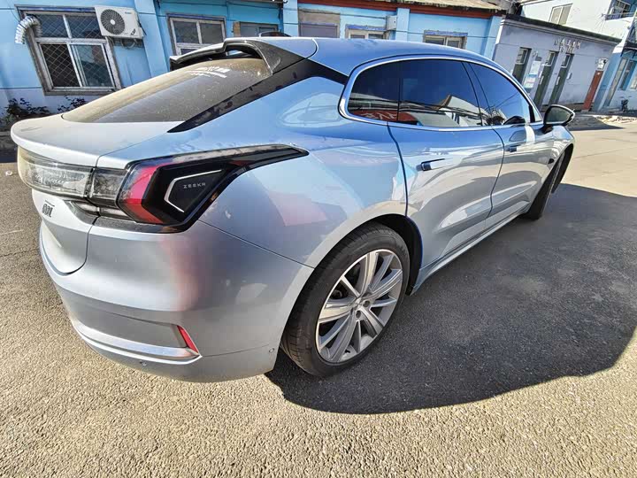 Фото 6 - Zeekr 001