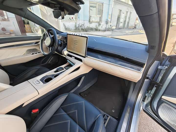 Фото 9 - Zeekr 001