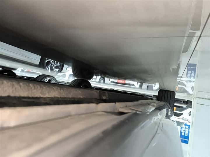 Фото 22 - Hongqi H5