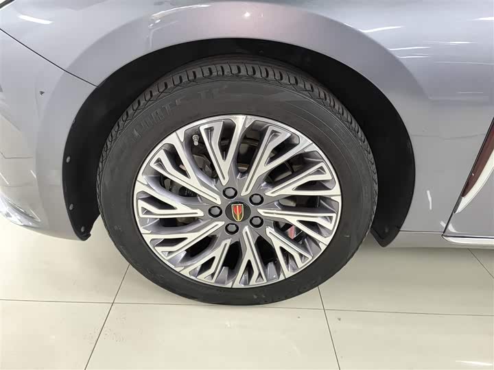 Фото 23 - Hongqi H5