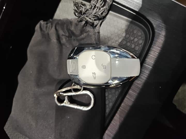 Фото 9 - GAC Trumpchi GS8