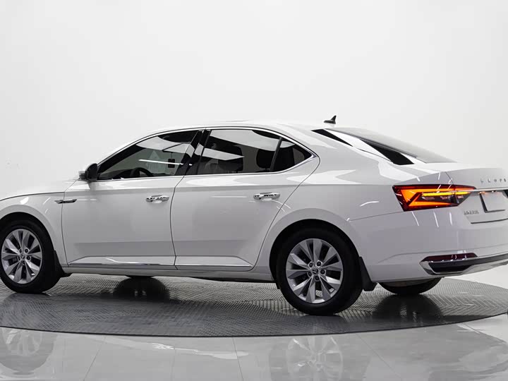 Фото 3 - Skoda Superb