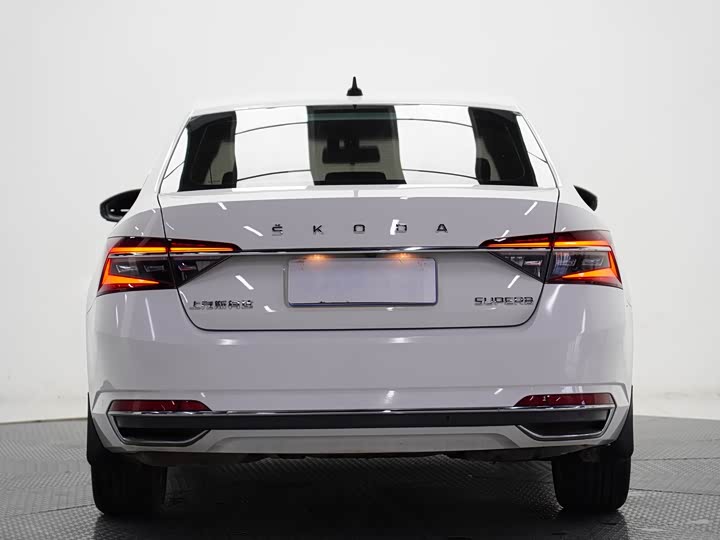 Фото 4 - Skoda Superb