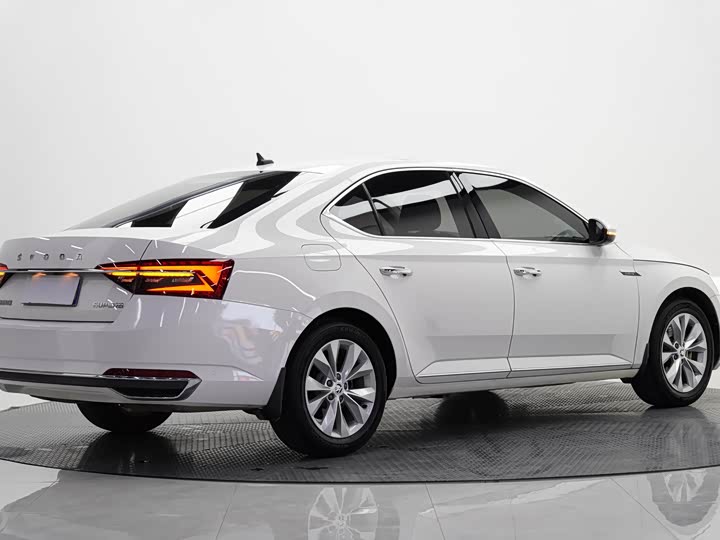 Фото 5 - Skoda Superb