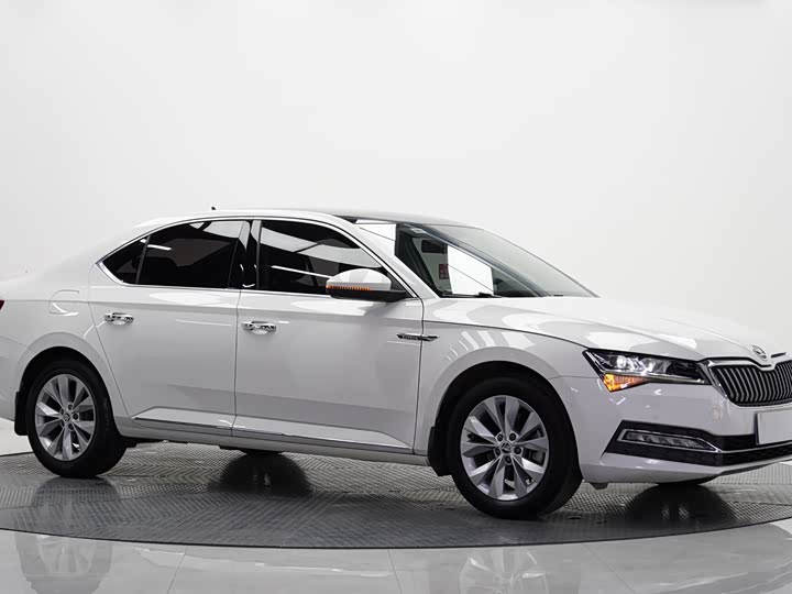 Фото 6 - Skoda Superb