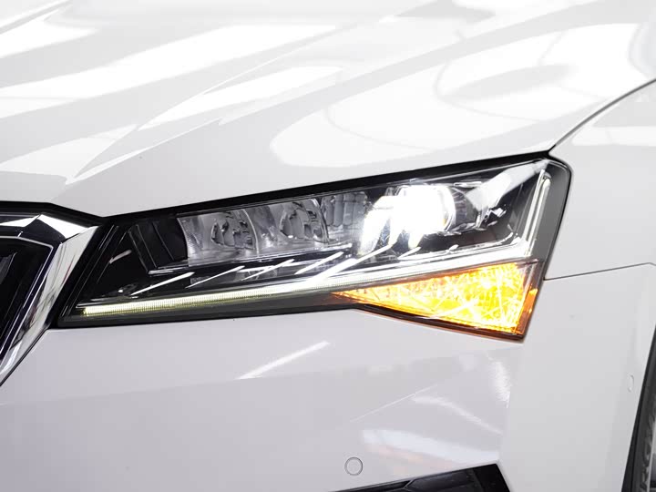 Фото 7 - Skoda Superb