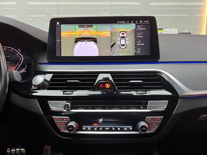 Фото 13 - BMW 5 Series