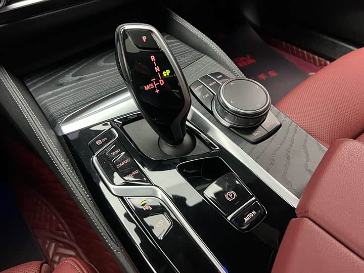 Фото 15 - BMW 5 Series