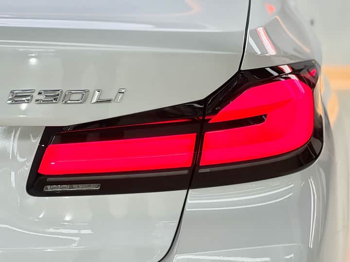 Фото 18 - BMW 5 Series