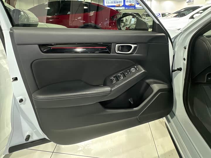 Фото 10 - Honda Civic