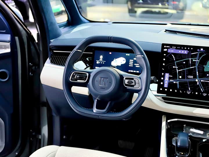 Фото 16 - Zeekr 009