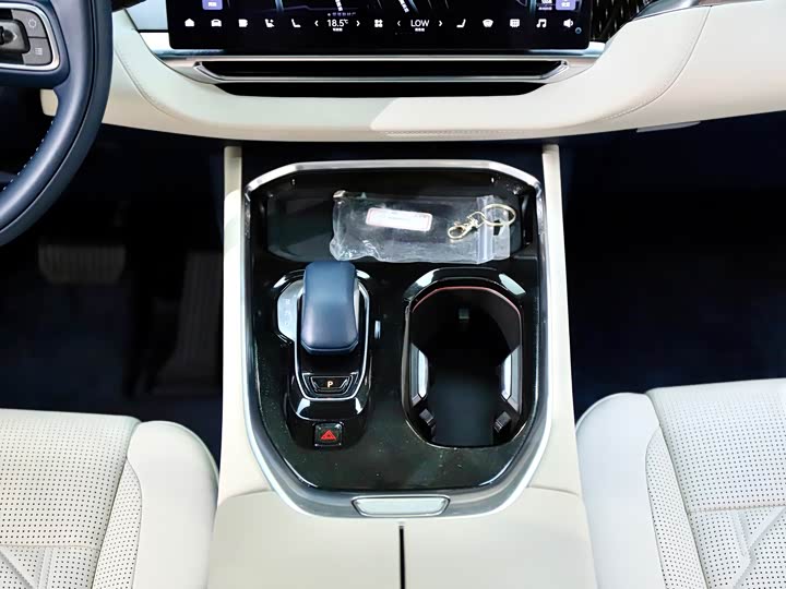 Фото 19 - Zeekr 009