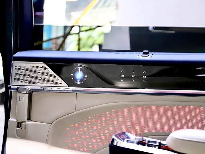 Фото 22 - Zeekr 009