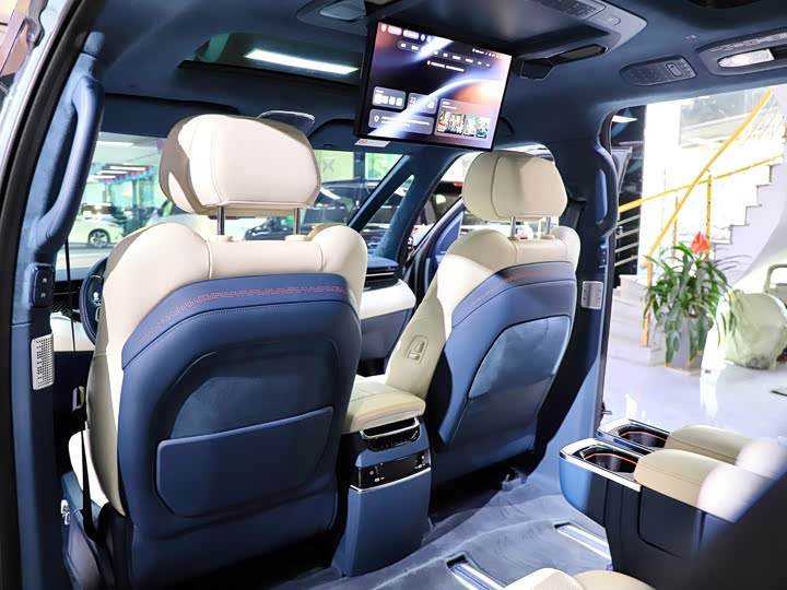 Фото 23 - Zeekr 009