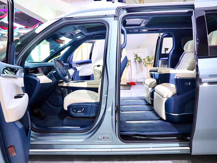 Фото 24 - Zeekr 009