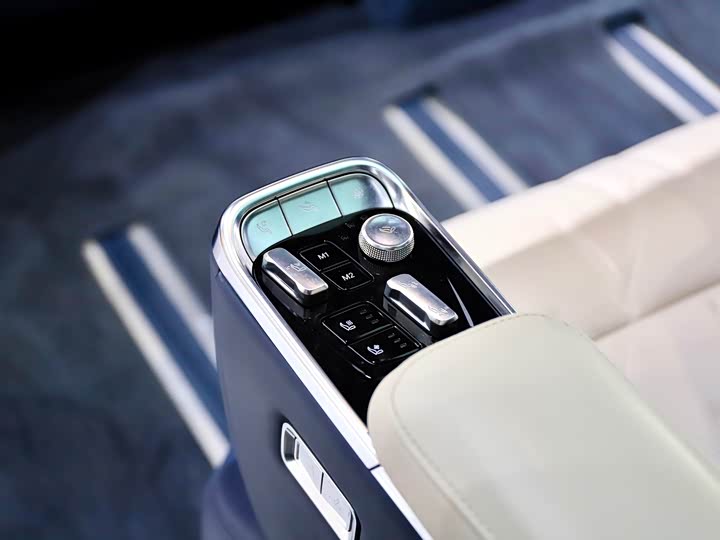 Фото 25 - Zeekr 009