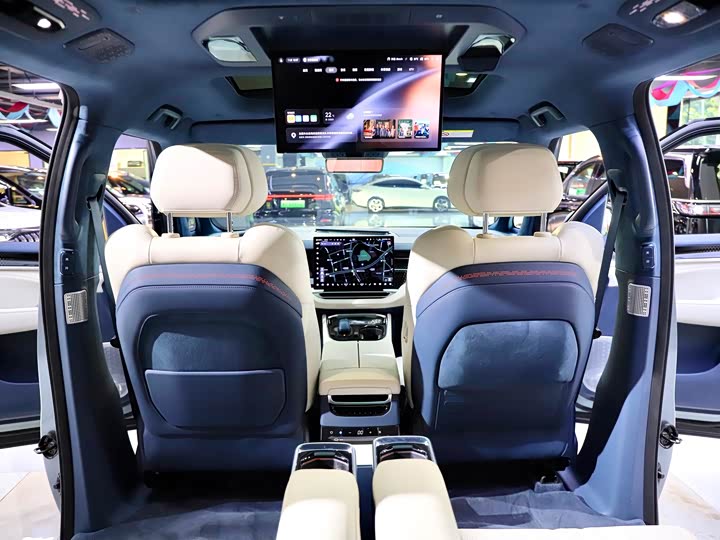 Фото 26 - Zeekr 009