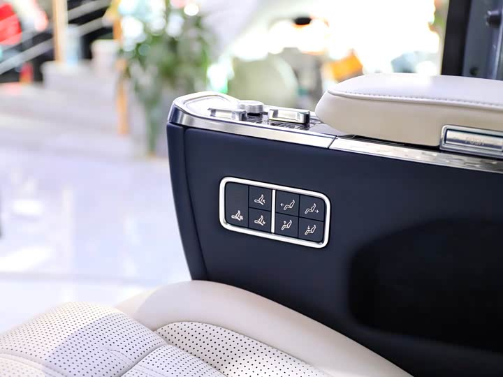 Фото 28 - Zeekr 009