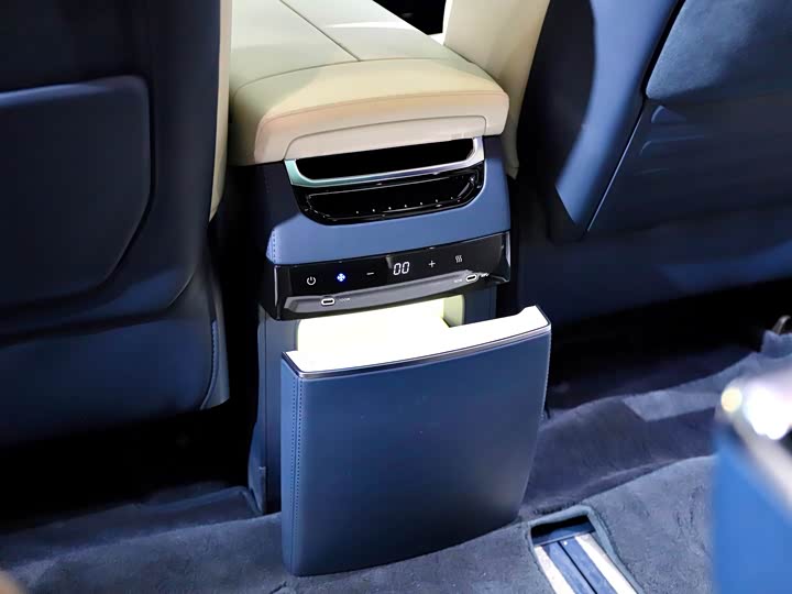 Фото 30 - Zeekr 009