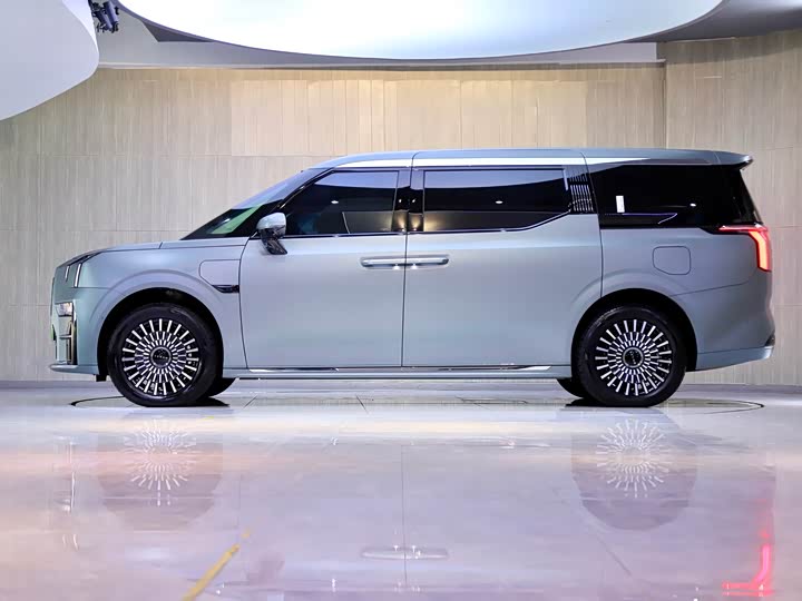 Фото 4 - Zeekr 009